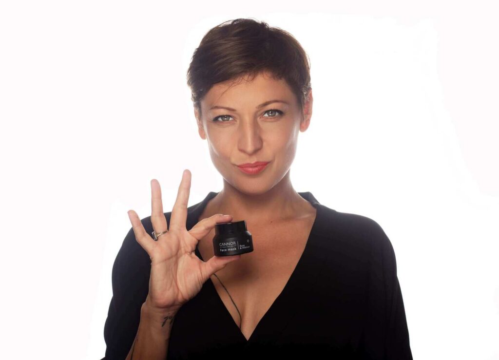 Adéla Elbel se stala oficiální tváří kosmetické CBD značky CANNOR